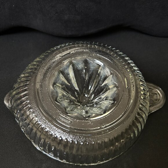 Vintage Ribbed Clear Glass Fruit Juicer with Handle and Pouring Spout - Picture 10 of 11